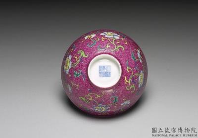 图片[3]-Tea bowl in yang-ts’ai enamels with incised red ground pattern of flower brocade 1741 (Ch’ien-lung reign)-China Archive